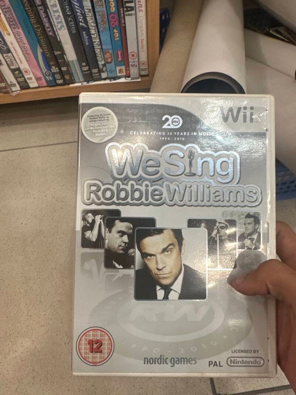 We sing Robbie Williams Wii - gaming*