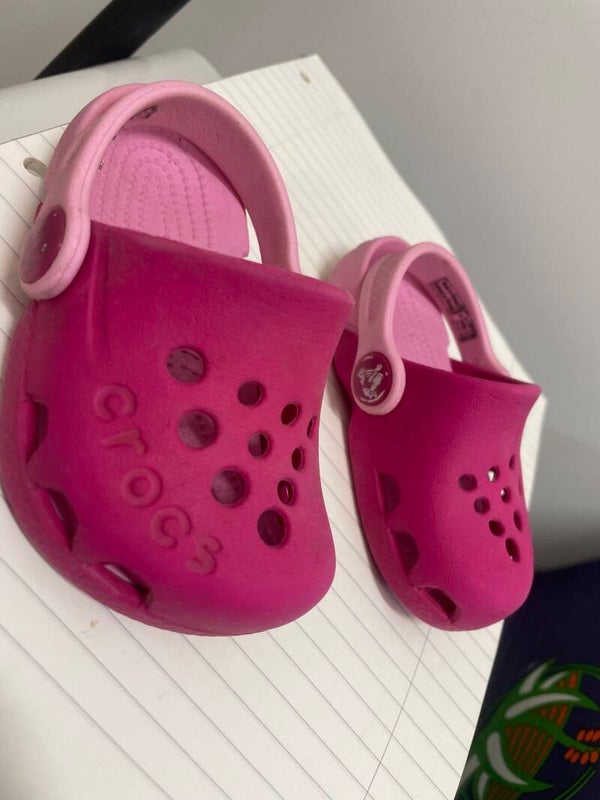 Crocs size 21- Babies ***