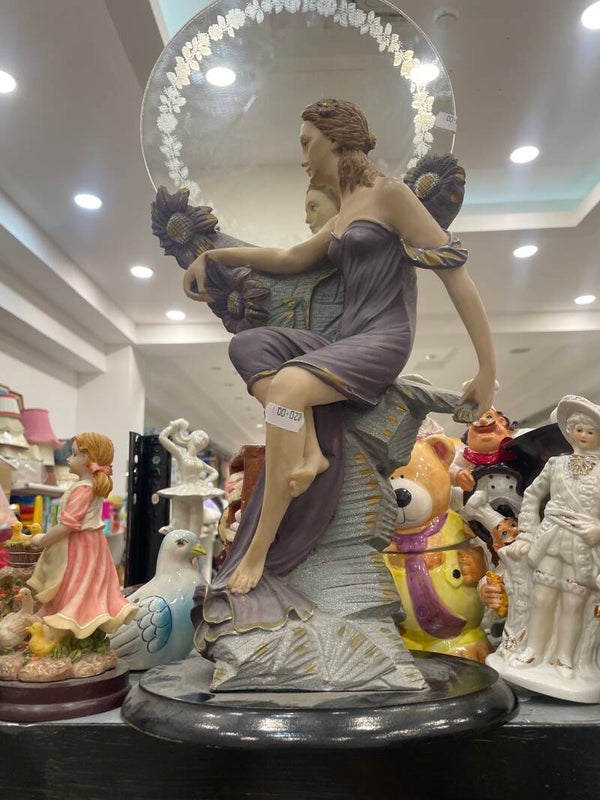 Art deco vanity mirror figurine- Figurines ***