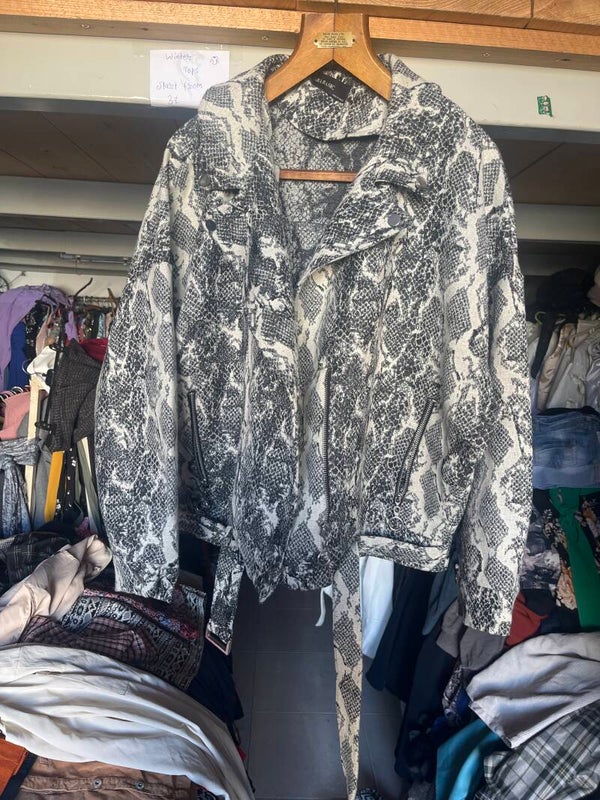 Women’s jacket - size XL ****