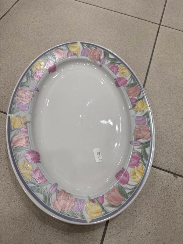 Oval ceramic serving dish- Supplies ***