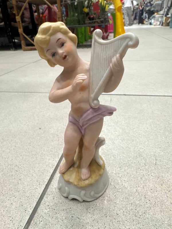 Ceramic figurine- Figurines ***