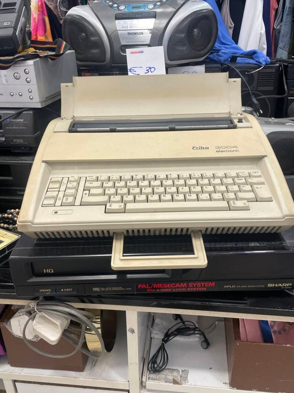 Erika 3004 electronic Type writer - Supplies*