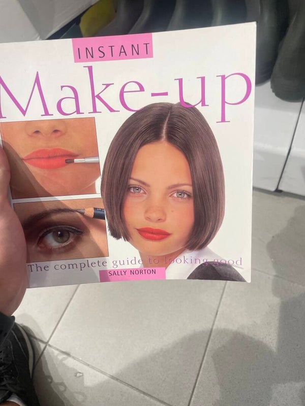 Instant Make Up - books*