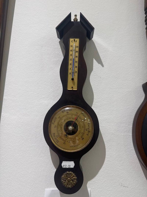 Wooden Wall Barometer With Thermometer - Decor**