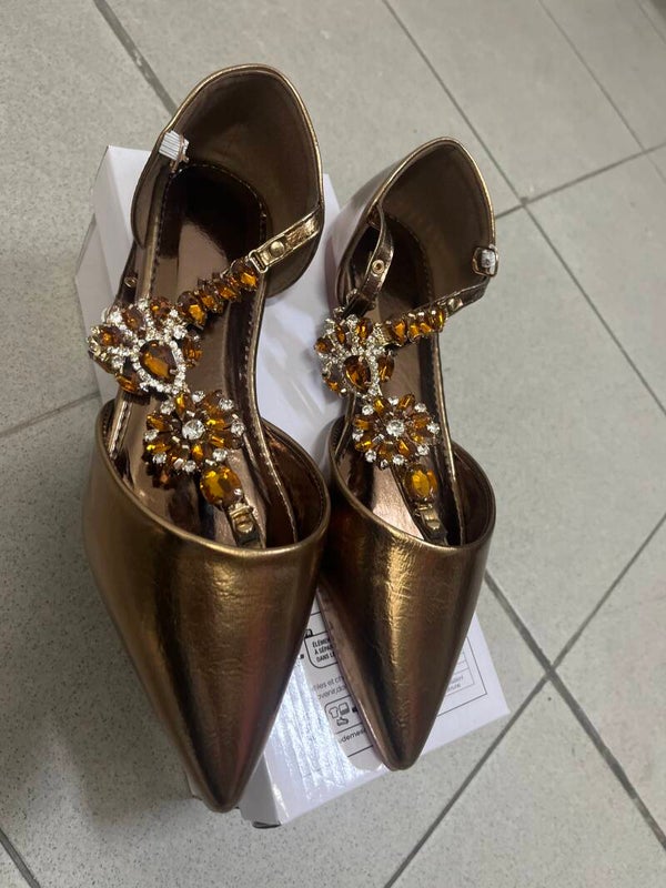 Metallic bronze pointed sandals size 38- Shoes ***