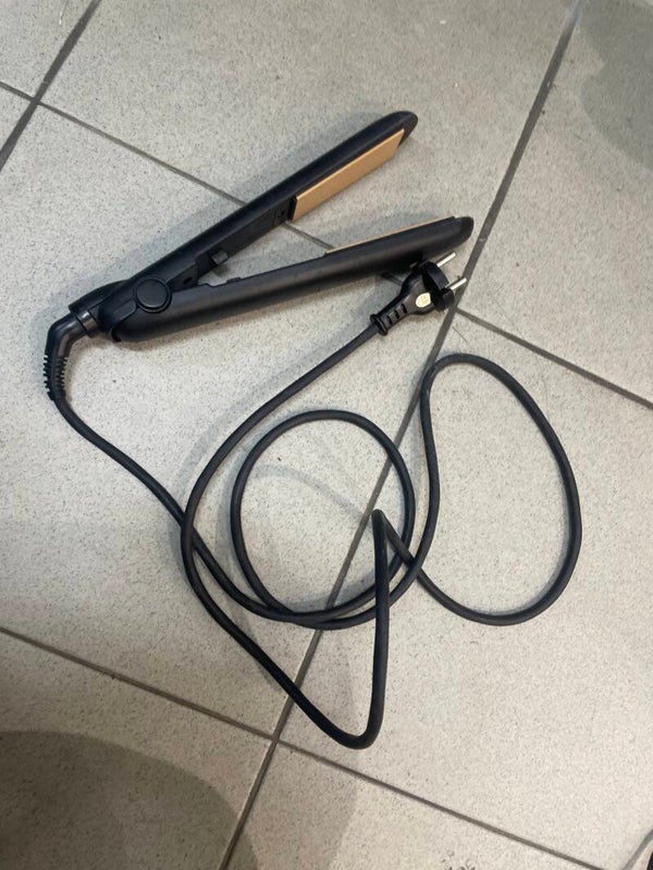 Hair Straightener- Electric ***