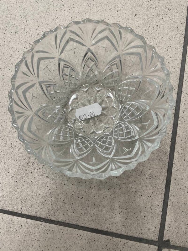 Clear glass bowl-Decor*