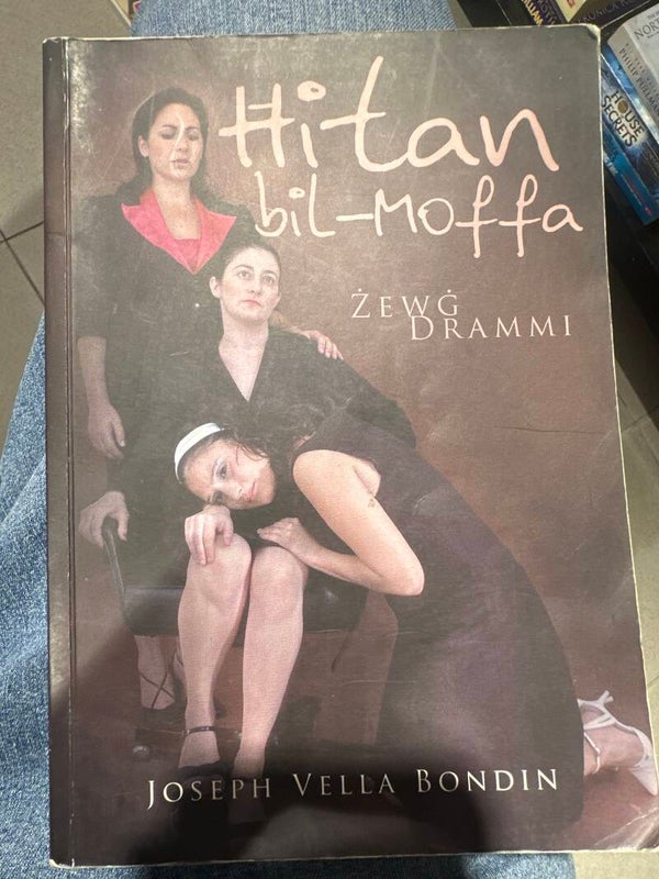 Ħitan Bil-Moffa - Book ****