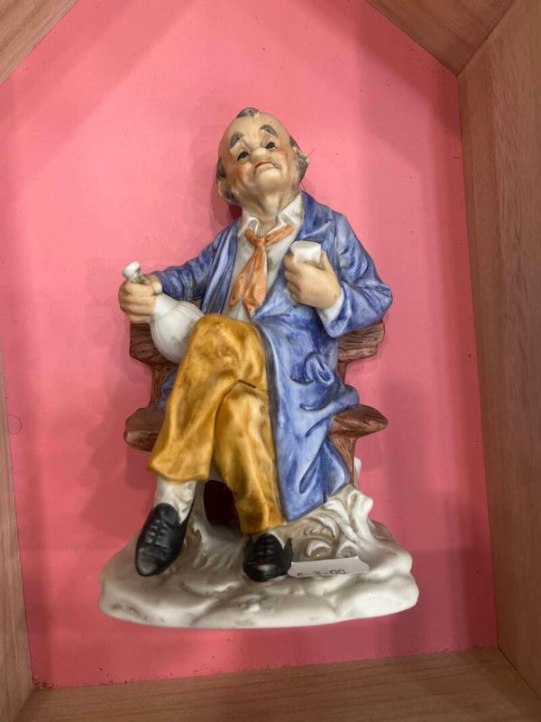Seated Old Man - Figurines