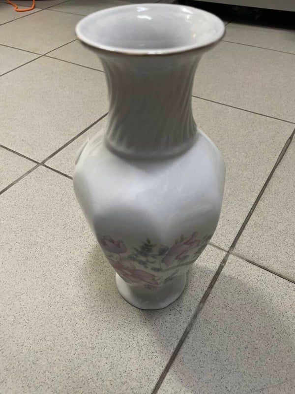 vintage Japanese fine china vase- vase***