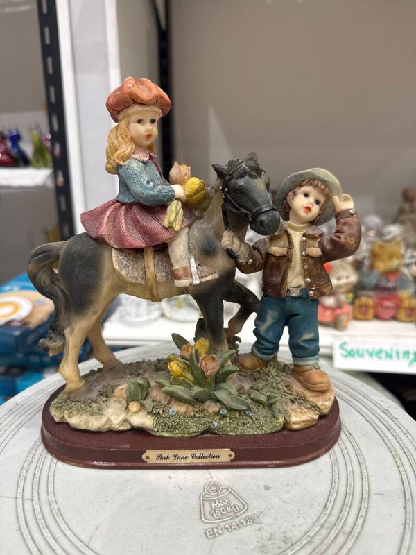 Figurines-Decor***