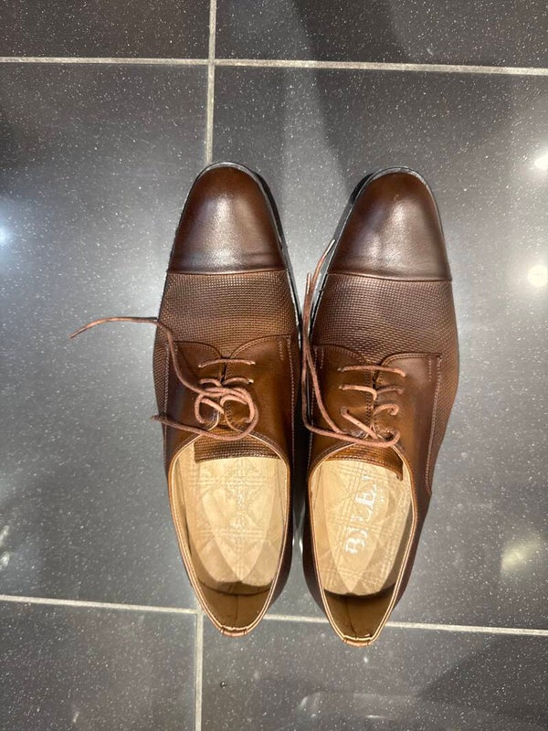 Men Classic Shoes - Size 6