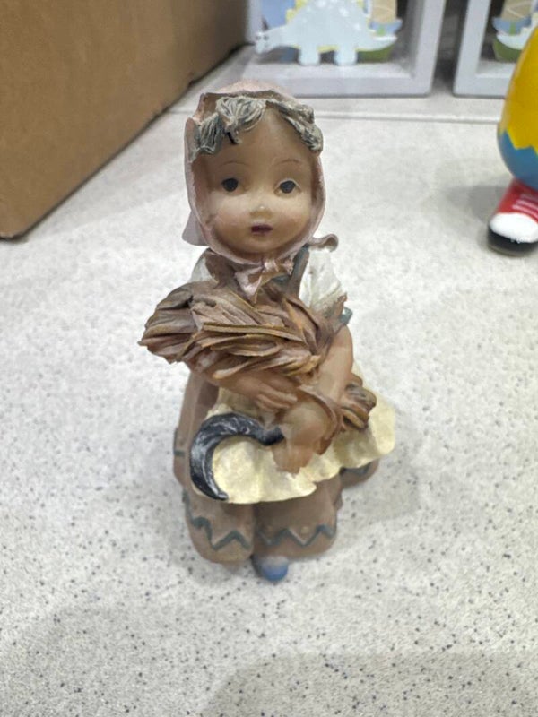 Old Times Girl - Figurines