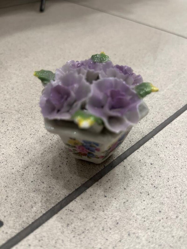 Ceramic Mini Flower Basket-Decor***