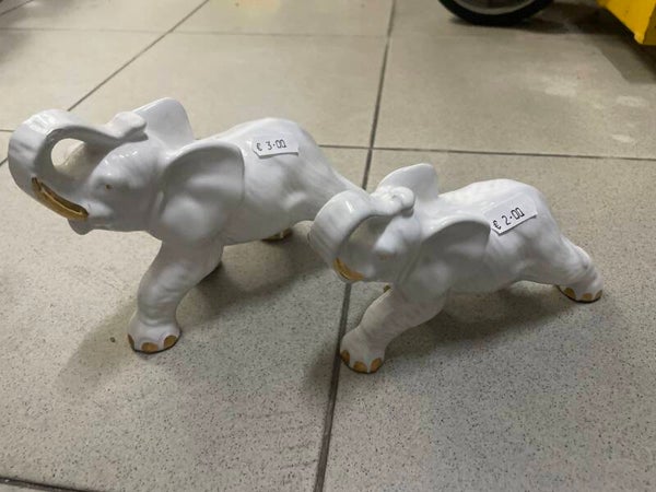 Porcelain elephant figurine- Figurines ***
