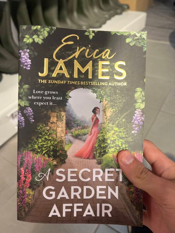 A secret  Garden Affair - Books*