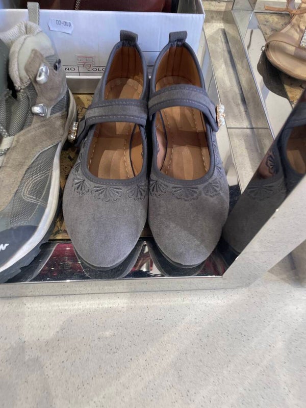 Women Sandals - Size 37