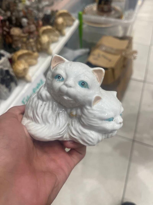 vintage white ceramic cat figurine - Figurines*