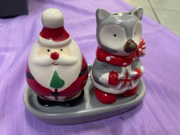 Salt & Pepper Christmas Shakers - Christmas