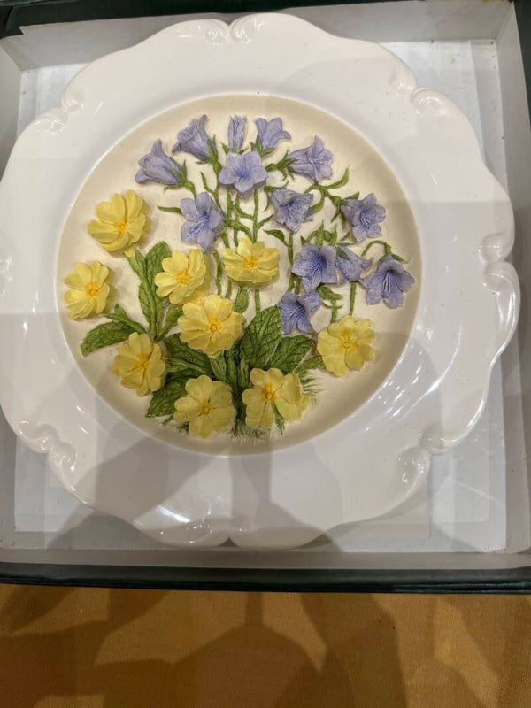 Decorative hand painted wall plate-Decor***