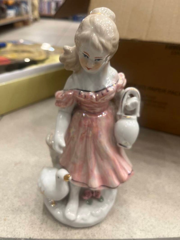 Farm Girl - Figurines