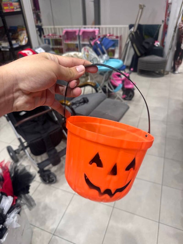 Halloween Baskett - Supplies*