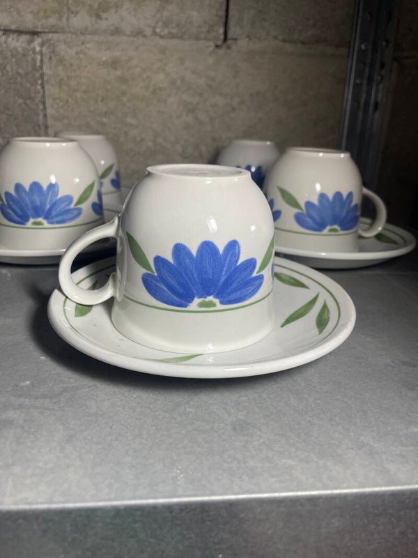 Teacup And saucer x 1- glasses *