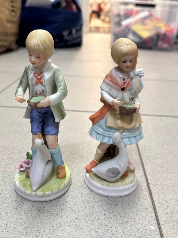 Ceramic figurines- figurines ***