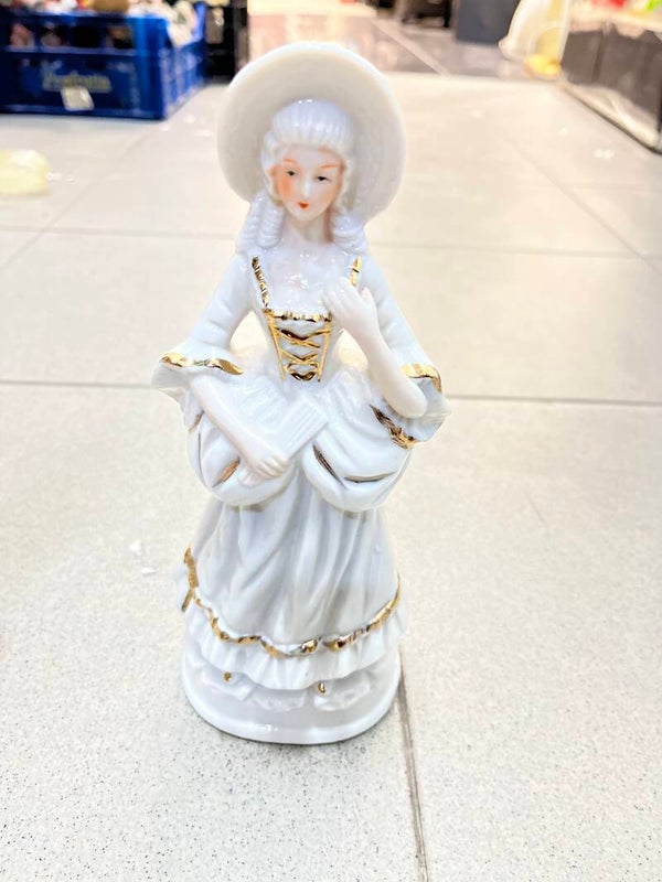 Lady Porcelain Figurine-Decor ***