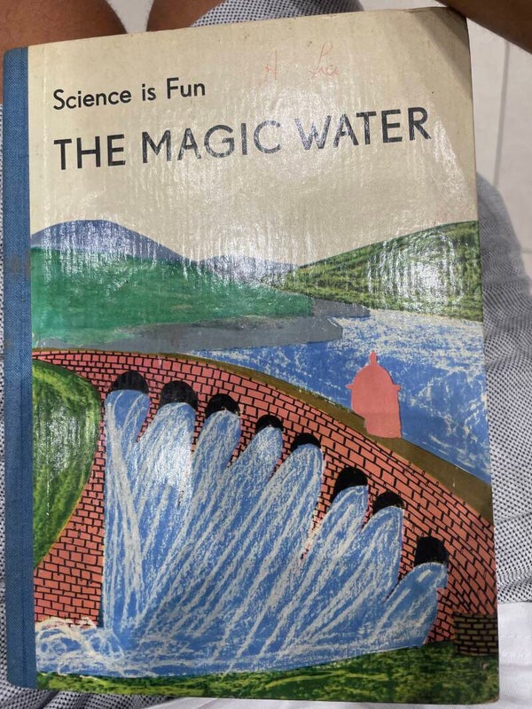 Science is fun The magic Water - books*