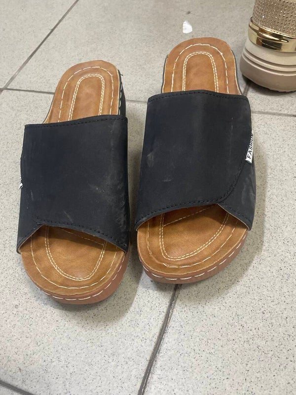 Women Sliders - Size 39