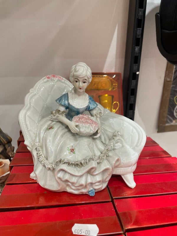 Victorian Lady Figurine - Figurines