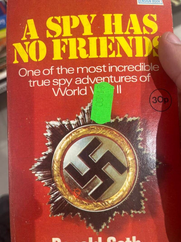 A spy has no friends - books*