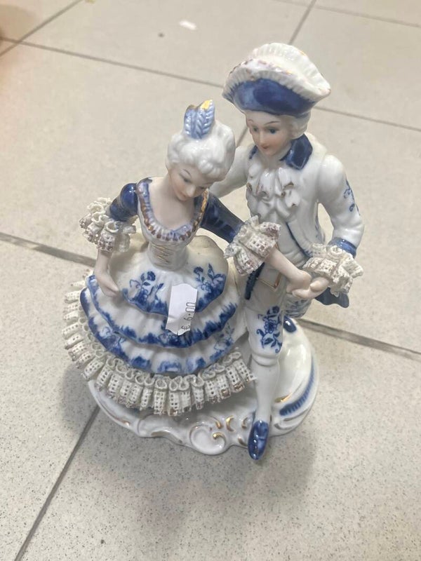 Porcelain Couple Figurine - Figurines*