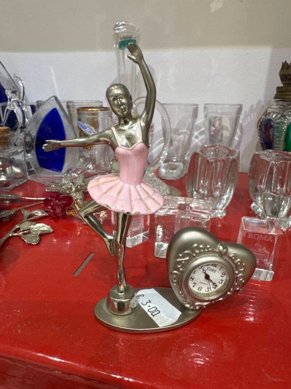 ballerina figurine with a heart-shaped clock-figurines***