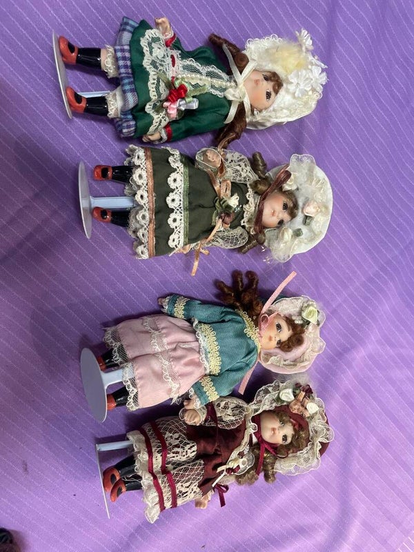 Porcelain dolls- Collectible ***