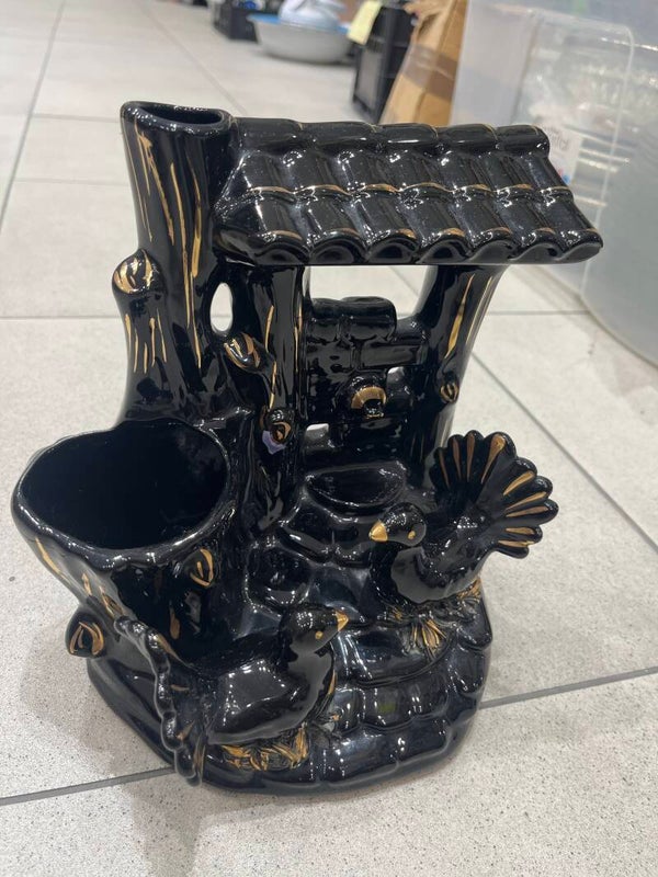 Ceramic decorative fountain- Figurine ***
