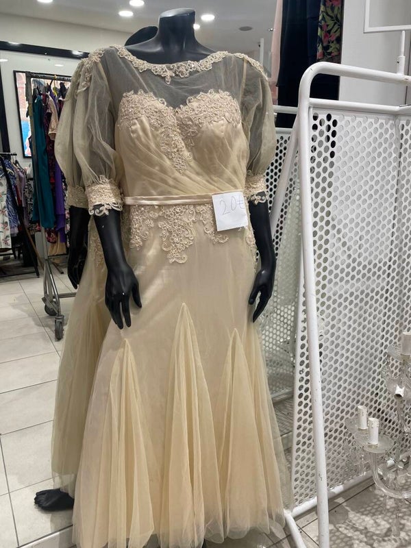 Women’s Gown -Size :- M**