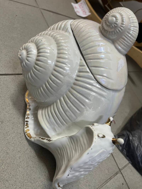 White & Gold Porcelain Snail - Figurines