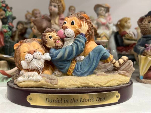 Daniel In The Lion’s Den - Figurines