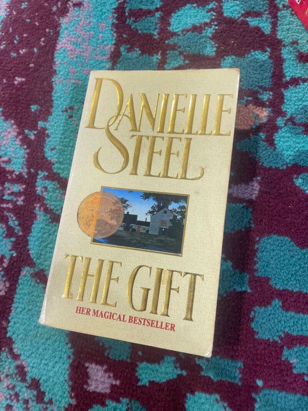 Danielle Steel The Gift - books*