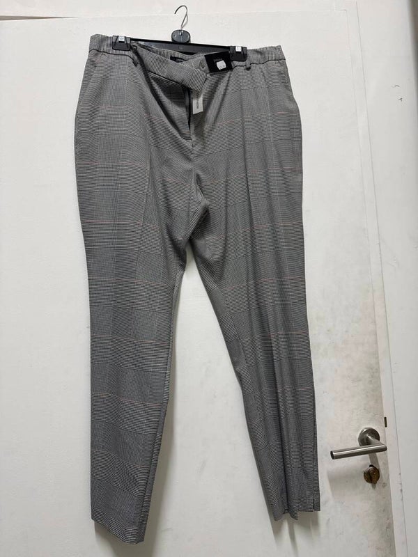 Women Trousers - Brand New - Size 18