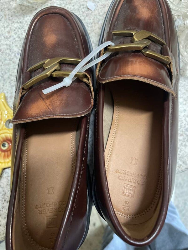 Leather shoes*