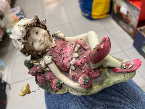 Strawberry Patchi Fairy- figurines ***