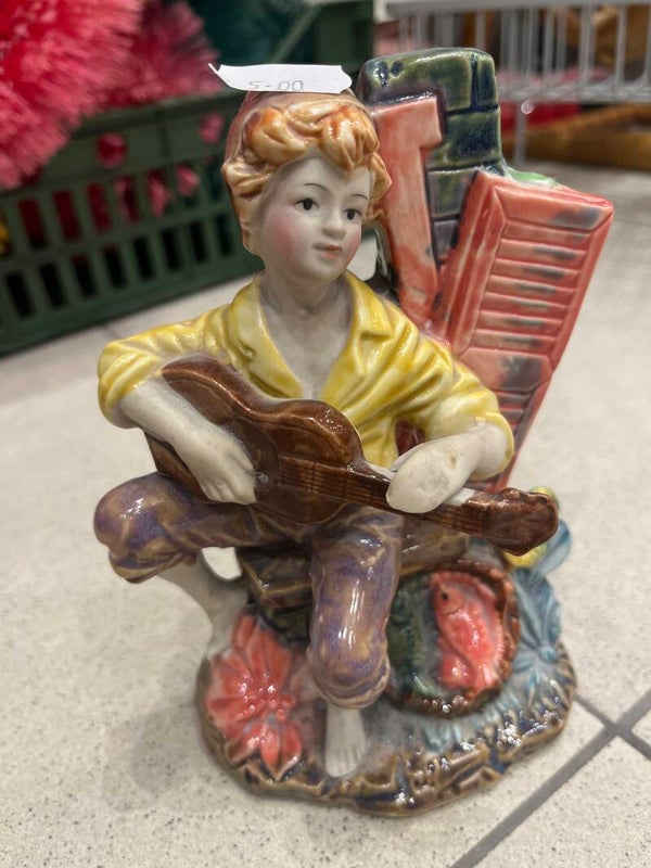 Vintage Boy with Guitar - Figurines
