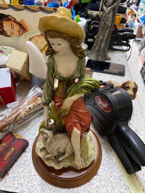 Farm Girl - Figurines