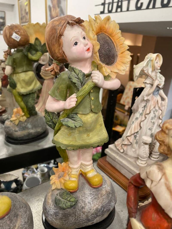 Figurines-Decor***