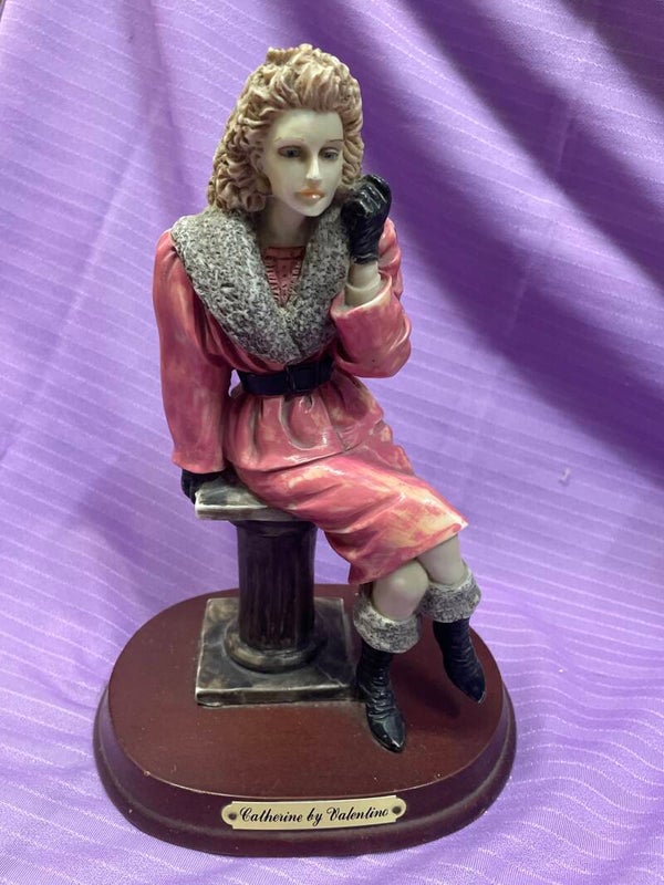 Catherine By Valentino- Figurines