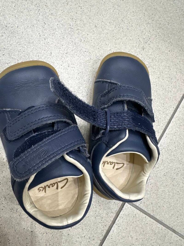 Clark’s boy shoes size 21- Babies ***